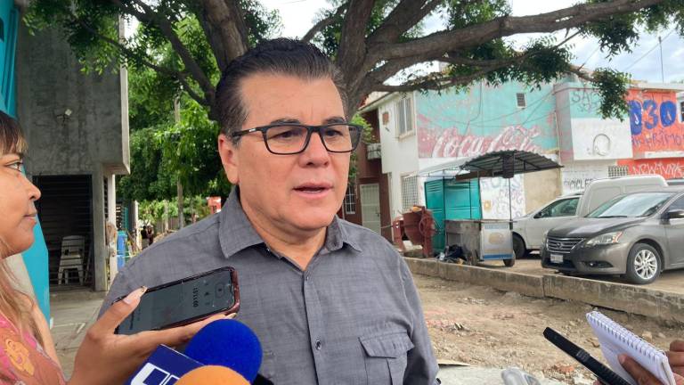 El Alcalde manifestó que en la invasión viven más de mil familias, unas ya tienen energía, otras se la siguen robando.