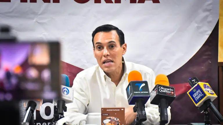 El Diputado federal por Morena, Jesús Ibarra Ramos, reclama a Morena que lo haya quitado de la encuesta estatal.