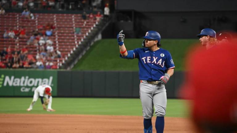 El sinaloense Alejandro Osuna remolcó una carrera para los Rangers.