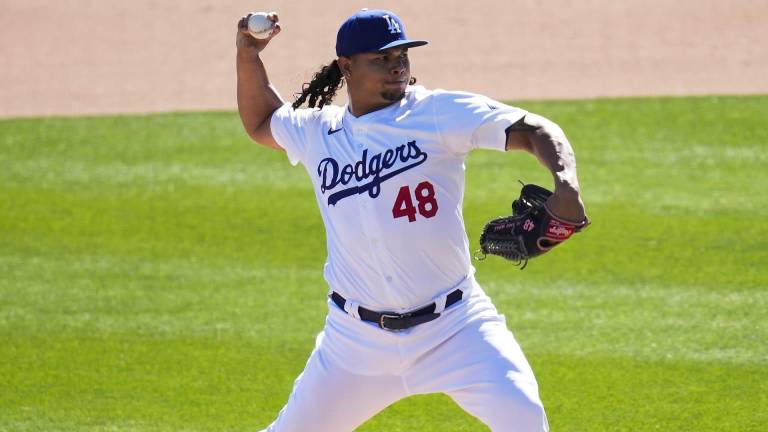 Brusdar Graterol tiene problemas en el hombro de lanzar.