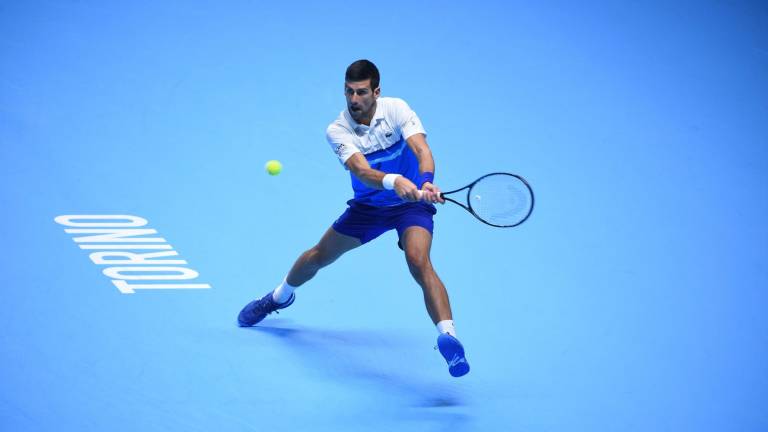 Novak Djokovic gana en dos sets su primer juego de la competencia.
