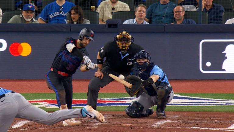 Nathan Lukes se vistió de héroe para acercar a los Azulejos al título divisional en el Este de la Americana.