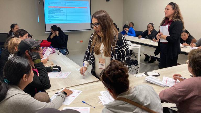 Empacadoras de Mazatlán acudieron a Sedectur para llenar el formulario que les permite acceder al proyecto impulsado por el Gobierno Estatal.