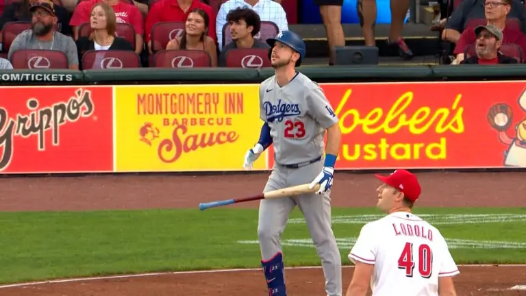 Kyle Tucker despachó uno de los dos jonrones de los Dodgers, que aseguraron su presencia en postemporada por décimo cuarta ocasión al hilo.