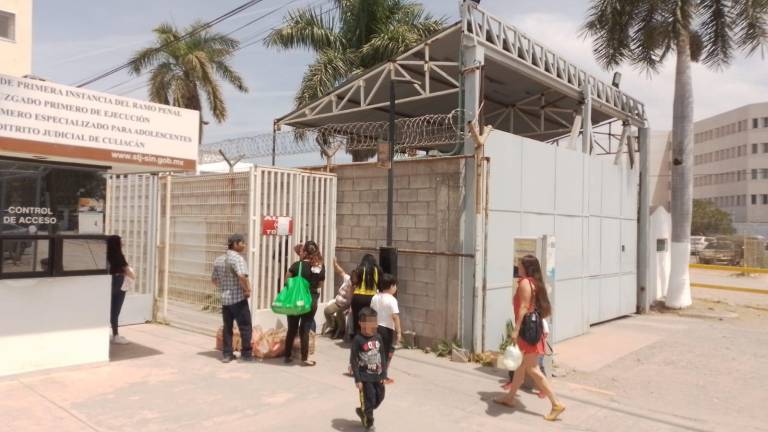 Familiares de internos se quejan de que no se les permite el ingreso como visitantes en el penal de Aguaruto.