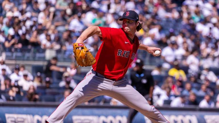 Jake Bennett contuvo a los Yanquis permitiendo solo tres imparables.