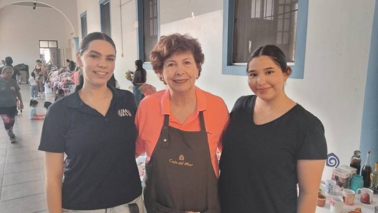 Camila Millán, Yolanda Urquijo de Holcombe y Abril Hernández.