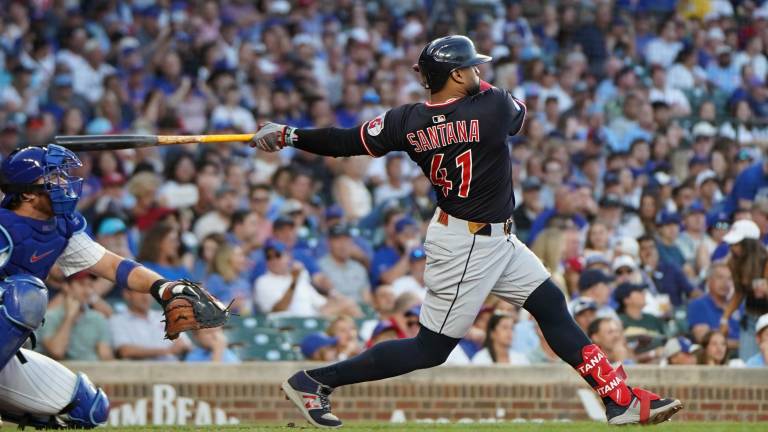 Carlos Santana se une a los Cachorros: experiencia y versatilidad rumbo a octubre.