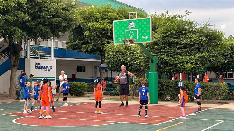 Basquetbol, futbol, voleibol y beisbol son las disciplinas en las que se participa.