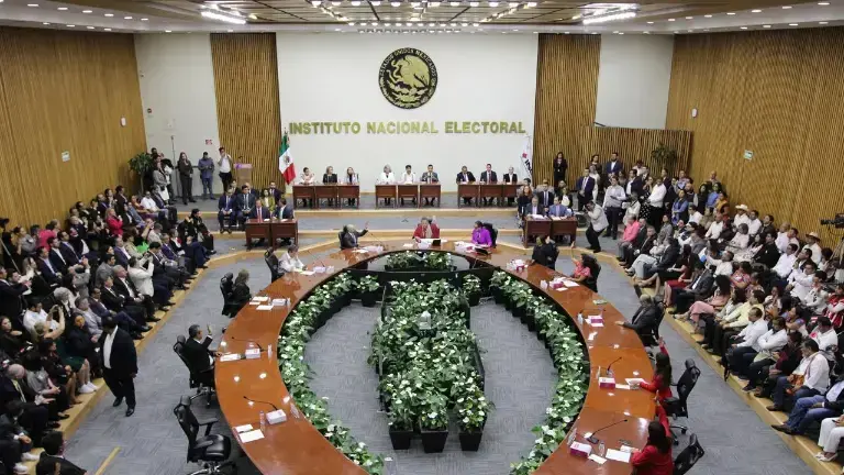 INE multa a partidos políticos por casi 32 millones de pesos por adeudos fiscales; PT y PRI, con mayores sanciones