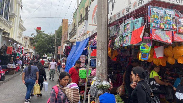 Vendedores del Centro de Culiacán aún no logran su meta de recaudar 800 millones de pesos y lo atribuyen a las compras con tarjeta que hacen los consumidores.