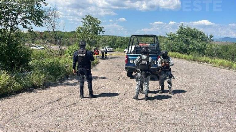 Agentes de distintas corporaciones resguardaron el sitio del hallazgo en la carretera La 12.