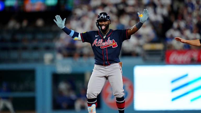 Michael Harris ll bateó un triple y luego anotó la carrera que terminó por marcar la diferencia para Atlanta.