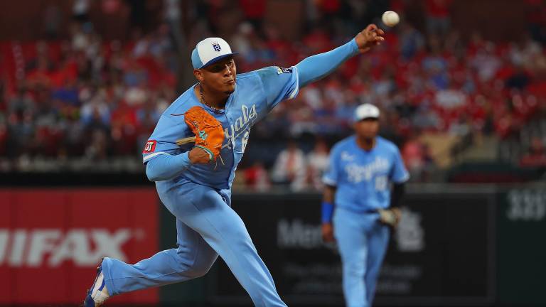 Cerveceros refuerzan su bullpen con Ángel Zerpa.