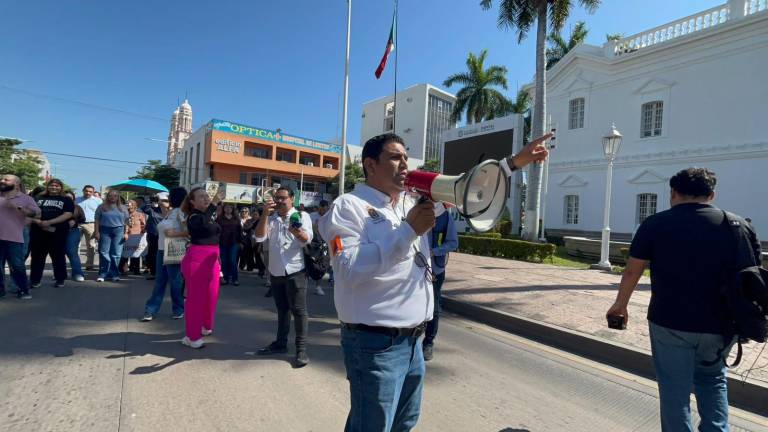 El Gobierno de Culiacán organizó un simulacro en el que se desalojó el Palacio Municipal.