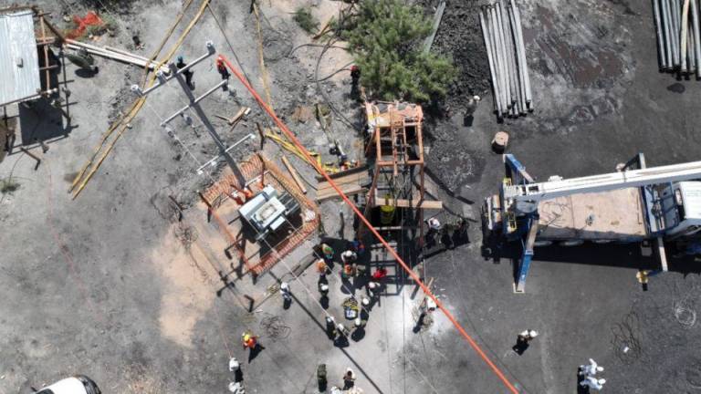 Rescate de 10 mineros atrapados en pozos de carbón de Coahuila, tardará hasta 11 meses, informa CNPC a familiares
