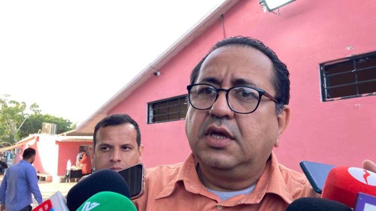 Carlos Mestiamec Muñiz, director del Hospital Municipal de Mazatlán, habla sobre las acciones contra el dengue para 2025.