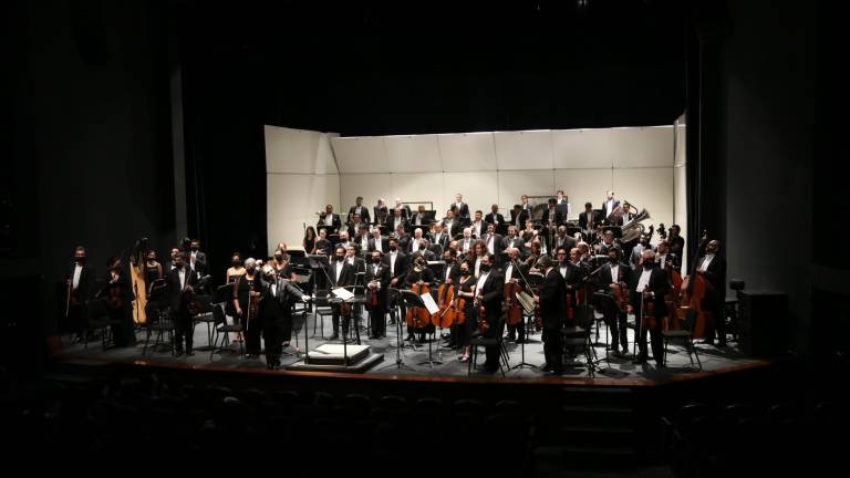 La Orquesta Sinfónica Sinaloa de las Artes en el último concierto de la temporada.