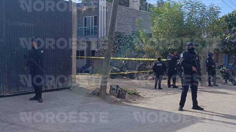 Un elemento de la Policía Municipal fue asesinado al llegar a su casa en Escuinapa.