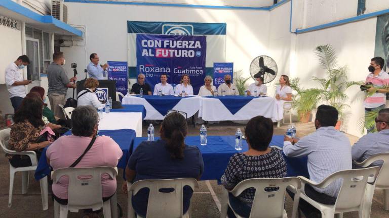 La ex Diputada local arrancó en Mazatlán campaña.