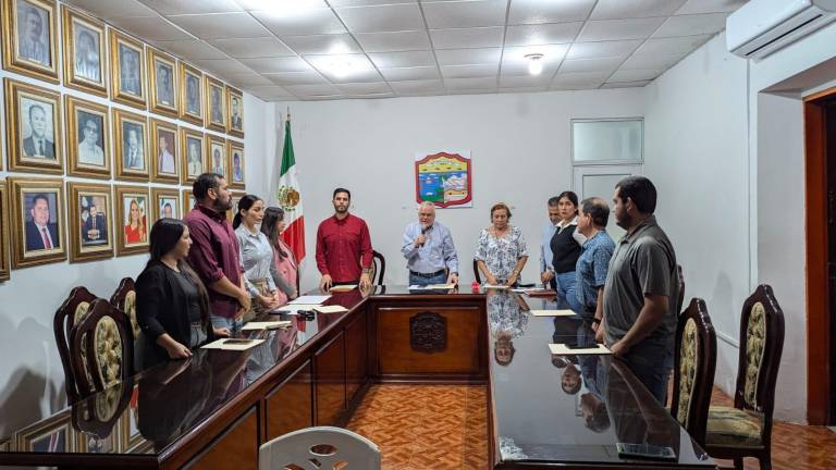 La toma de protesta fue presidida por el Presidente Municipal, Víctor Díaz.
