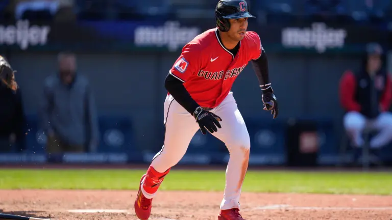 Brayan Rocchio da el batazo importante para que Guardianes gane el juego.