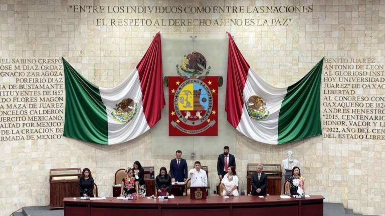 Salomón Jara rinde protesta como nuevo Gobernador de Oaxaca.