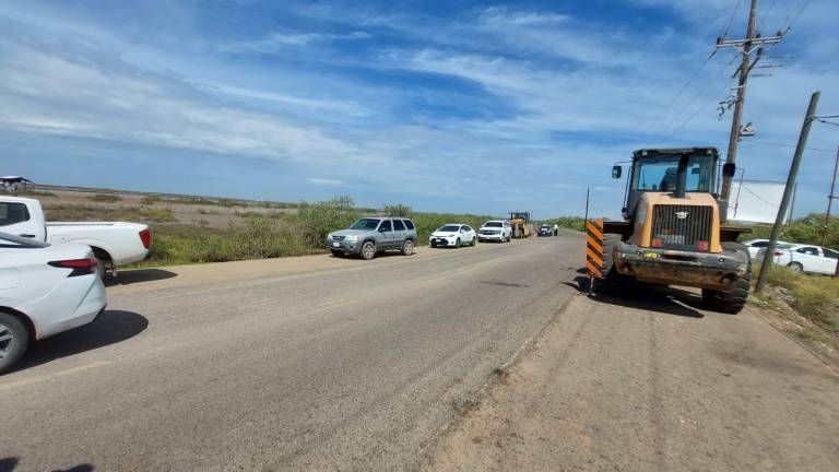 Quirino supervisa ampliación de carretera a playa Las Glorias, en Guasave
