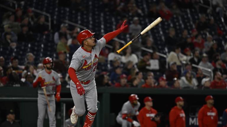 Ramón Urías se fue para la calle por los Cardenales, pero no pudo evitar la derrota.
