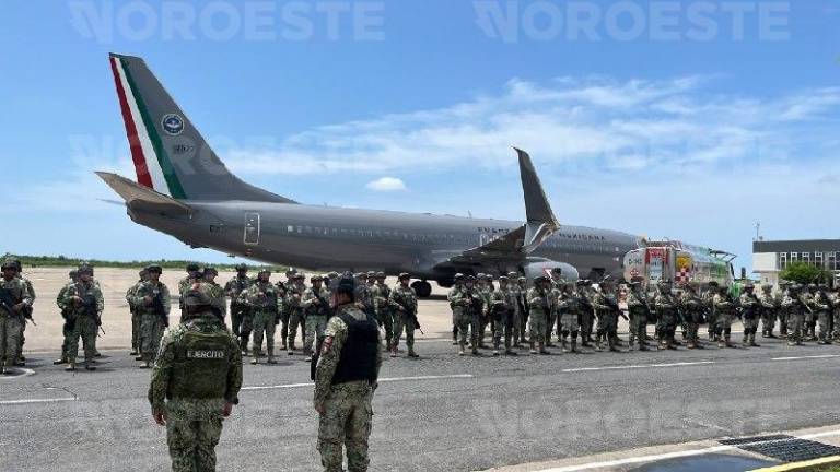 Arriban 300 militares a Mazatlán para reforzar la seguridad ante el repunte de violencia.