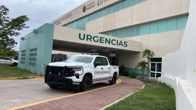 Mujer herida durante un presunto operativo en Villa Juárez fue trasladada a un hospital en Culiacán.