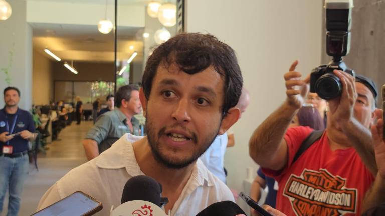 Édgar Becerril comentó que su exposición fotográfica es parte de una investigación en la que puede fomentar la conservación de los tiburones.