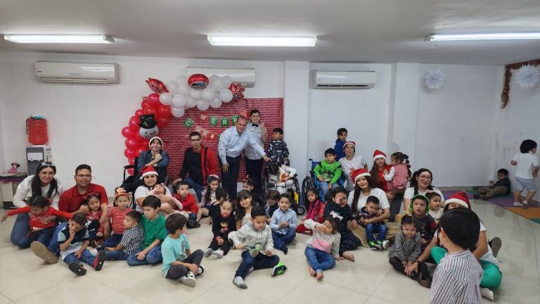 La Parroquia realizó una posada para niños y personasen situación de calle.