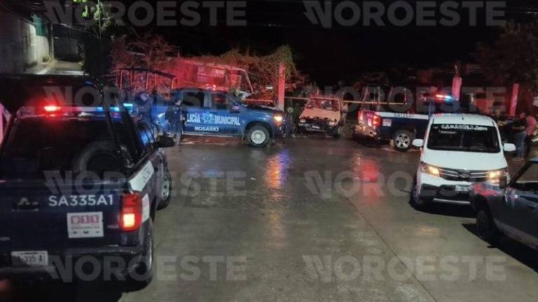 Policías acordonaron la zona donde fue localizado sin vida el menor de 15 años en Rosario.