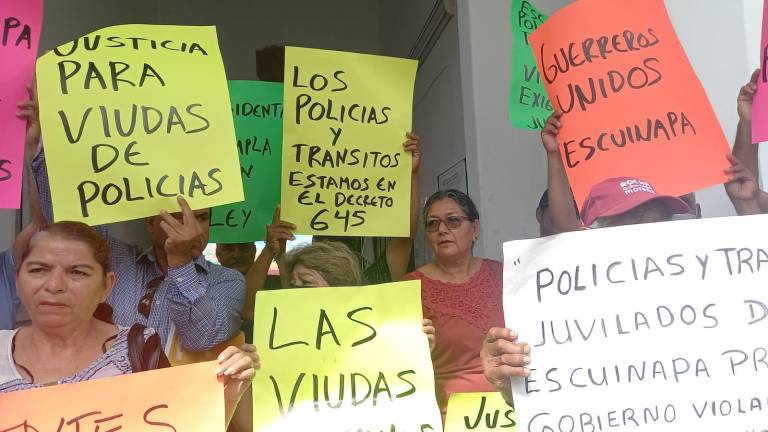 La protesta en Palacio Municipal de Escuinapa.