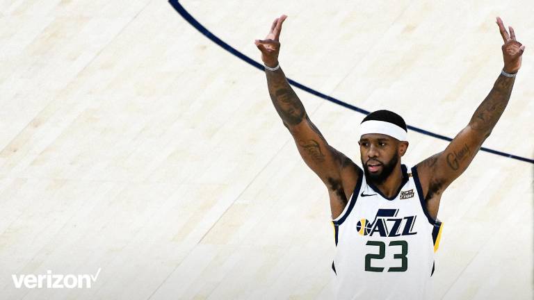 Jazz remonta y vence a Pacers