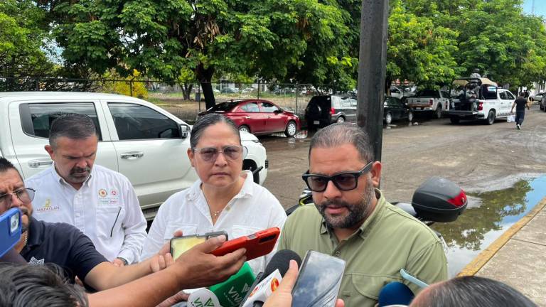 El Secretario del Ayuntamiento Moisés Ríos Pérez y la Alcaldesa Minerva Osuna Zavala, hablan de los reportes de detonaciones en Mazatlán.