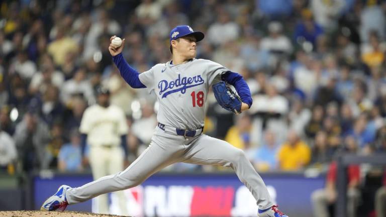 Yoshinobu Yamamoto aisló tres imparables al cubrir toda la ruta.