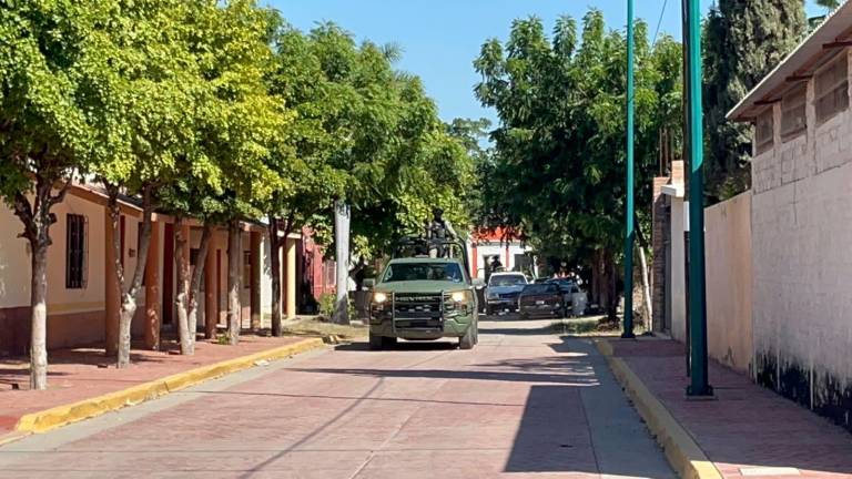 La presencia más notable se dio al mediodía en la sindicatura de Bamoa, donde al menos cuatro unidades militares se concentraron en una vivienda cercana al río Sinaloa.
