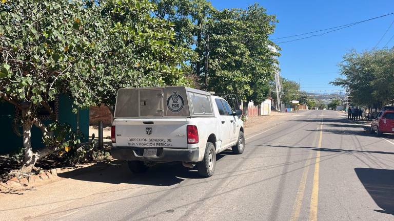 Autoridades investigan el hallazgo de dos cabezas humanas en la entrada de la sindicatura de Tepuche.