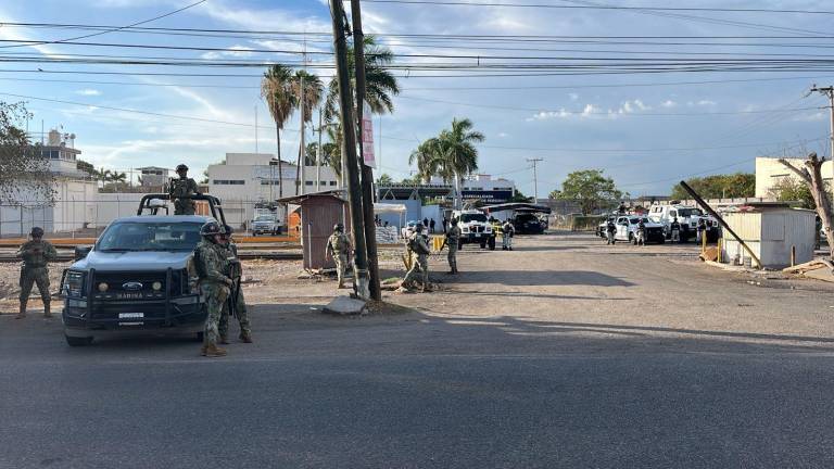 Personal de diferentes corporaciones se encuentra en el Penal de Aguaruto tras reporte de balacera.