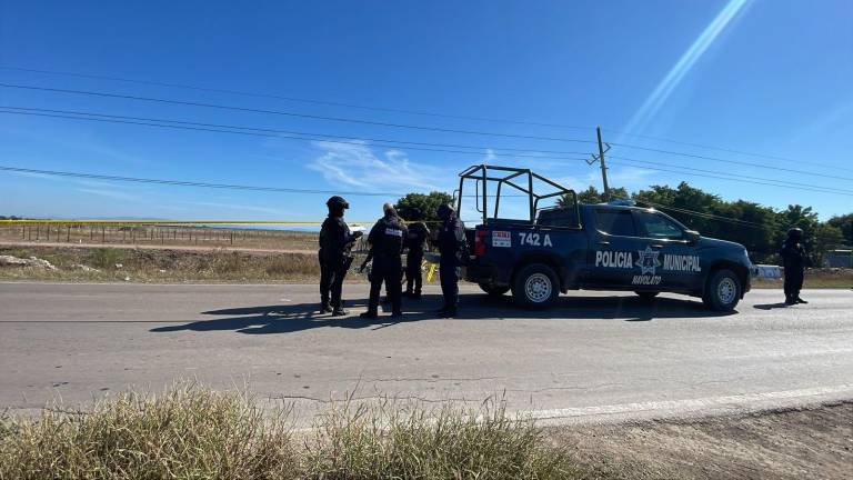 El cuerpo de la víctima, sin identificar, estaba a un costado de la carretera La 50 en Villa Juárez, Navolato.