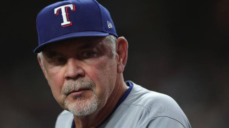 Bruce Bochy dejará su puesto de mánager con los Rangers y asumirá un lugar como directivo del club texano.