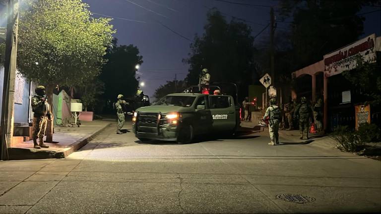 Militares resguardaron la zona mientras autoridades investigaban el asalto registrado la tarde de este viernes en el norte de Culiacán.