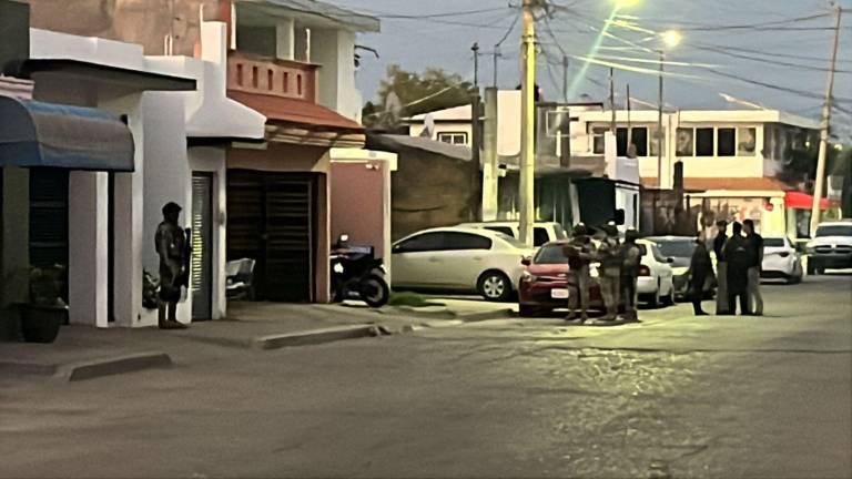 Elementos del Ejército Mexicano acudieron al sitio y acordonaron el área para preservar posibles evidencias relacionadas con el atentado.
