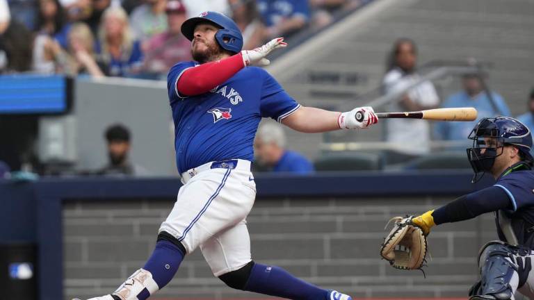 Alejandro Kirk despachó jonrón para una victoria clave para los Azulejos.