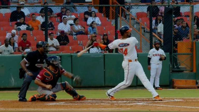 Eloy Jimémez buscará regresar a las Mayores, luego de firmar contrato de Ligas Menores con los Azulejos.