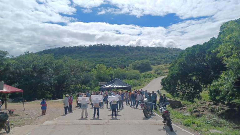 Habitantes de la sierra de Rosario retomaron el bloqueo carretero ante el incumplimiento de autoridades de mejorar atención y servicios