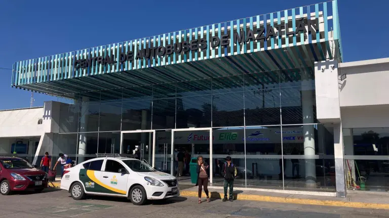 Por el período vacacional decembrino las operaciones en la Central Camionera de Mazatlán se han incrementado.