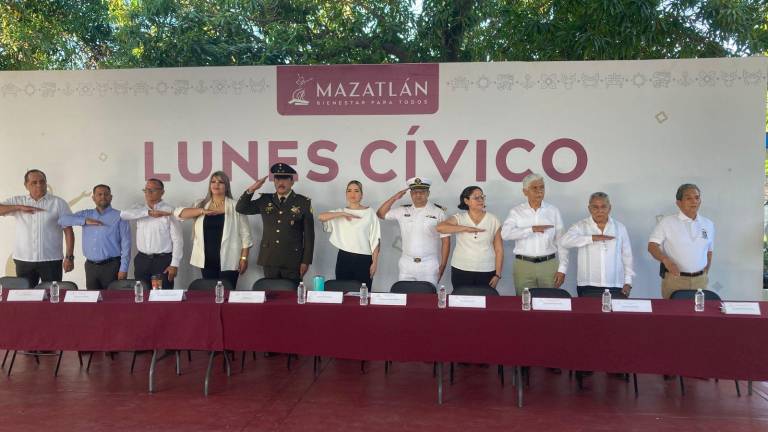 La Federal 1 de Mazatlán celebra 60 años de historia en el Lunes Cívico.